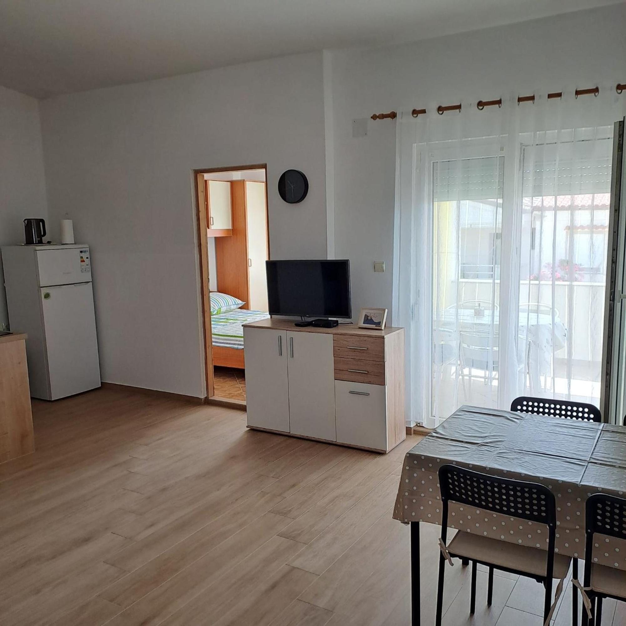 Apartments Cecilija Povljana Eksteriør billede